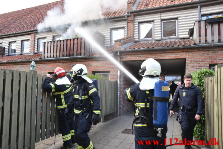 Brand i altanen. Tønnesgade 13 i Vejle. 26/05-2022. KL. 20:24.