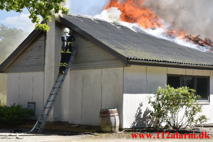 Voldsom brand. Egelandvej Egtved. 11/07-2022. KL. 14:33.