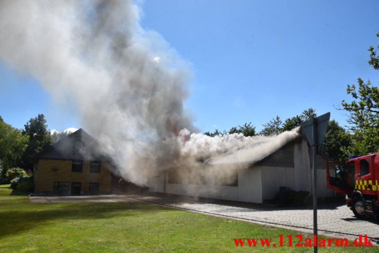 Voldsom brand. Egelandvej Egtved. 11/07-2022. KL. 14:33.