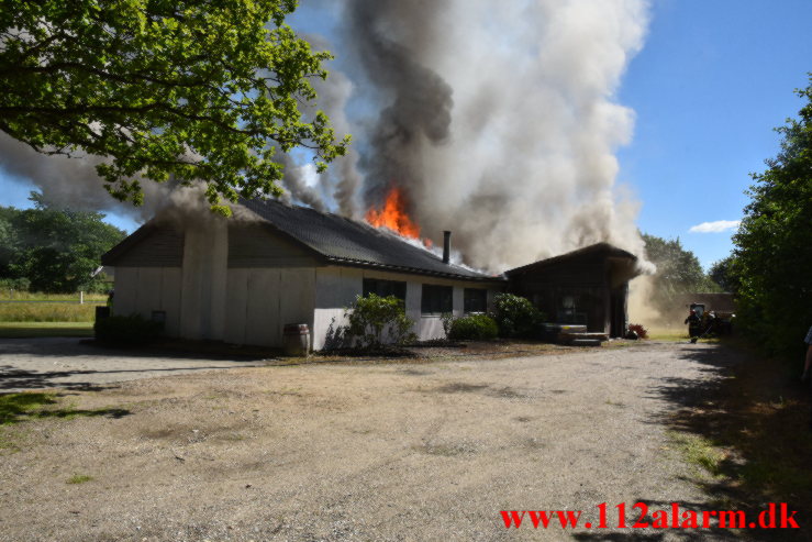 Voldsom brand. Egelandvej Egtved. 11/07-2022. KL. 14:33.