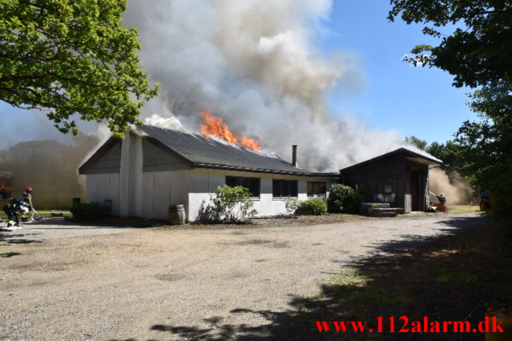 Voldsom brand. Egelandvej Egtved. 11/07-2022. KL. 14:33.