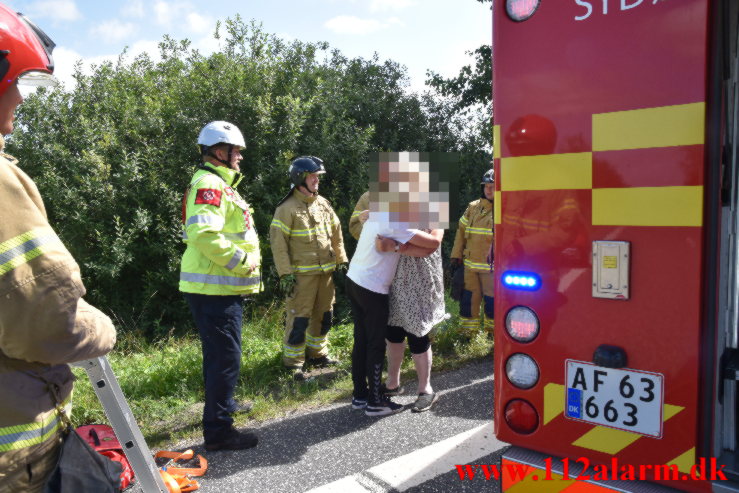 Kunne ikke selv komme ud af bilen. Vejlevej ved Givskud. 01/08-2022.Kl. 11:26.