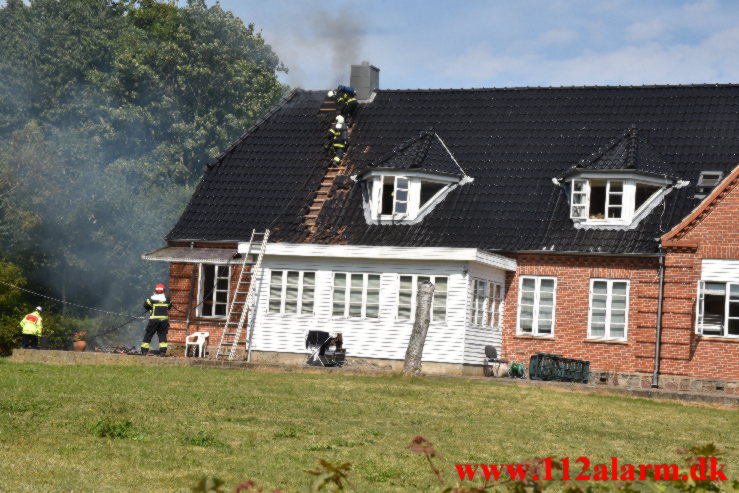 Brand i Villa. Højløkkevej ved Vejle. 14/08-2022. KL. 12:22.