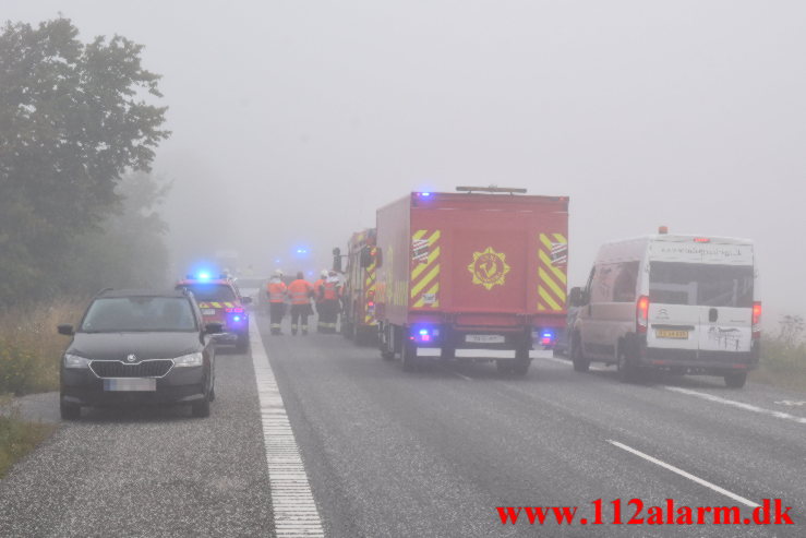 Motorcykelisten havnede inde under lastbilen. Ballevej ved Bredsten. 17/08-2022. KL. 07:04.