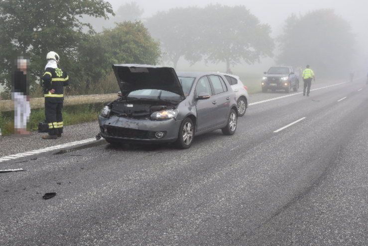 Motorcykelisten havnede inde under lastbilen. Ballevej ved Bredsten. 17/08-2022. KL. 07:04.