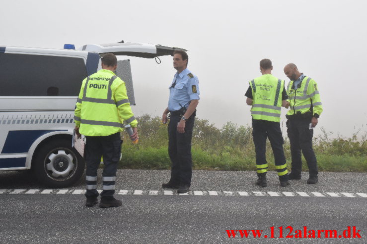 Motorcykelisten havnede inde under lastbilen. Ballevej ved Bredsten. 17/08-2022. KL. 07:04.