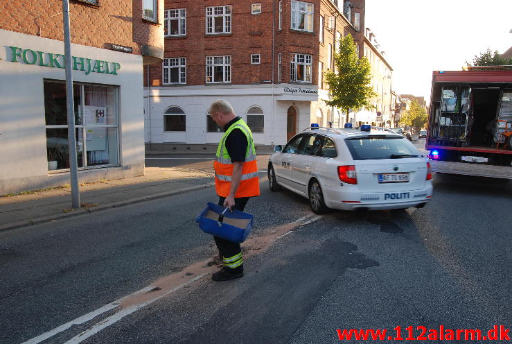En bilist blev blændet af solen. Vardevej 2 i Vejle. 25/08-2013. Kl. 19:29.