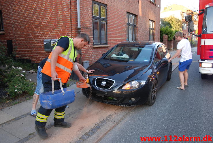 En bilist blev blændet af solen. Vardevej 2 i Vejle. 25/08-2013. Kl. 19:29.