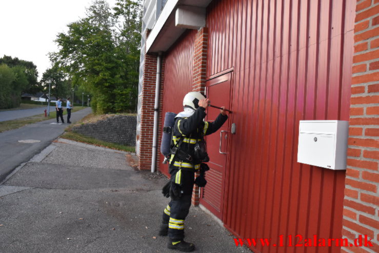 Ild i Industribygning. Storegårdsvej i Vejle. 02/09-2022. Kl. 20:00.