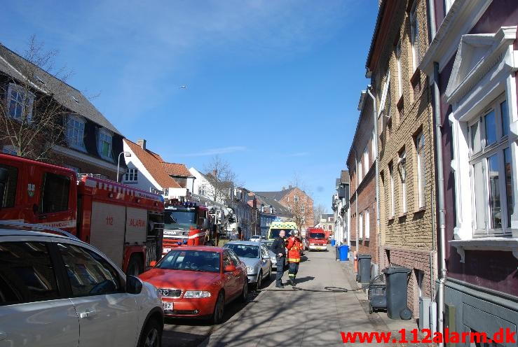 Brand i Køkkenet. Fredericiagade 19 i Vejle. 04/04-2013. Kl. 10:21.