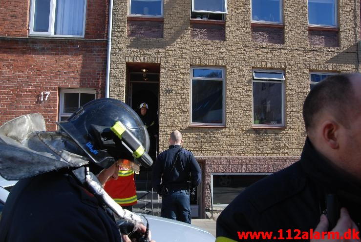 Brand i Køkkenet. Fredericiagade 19 i Vejle. 04/04-2013. Kl. 10:21.