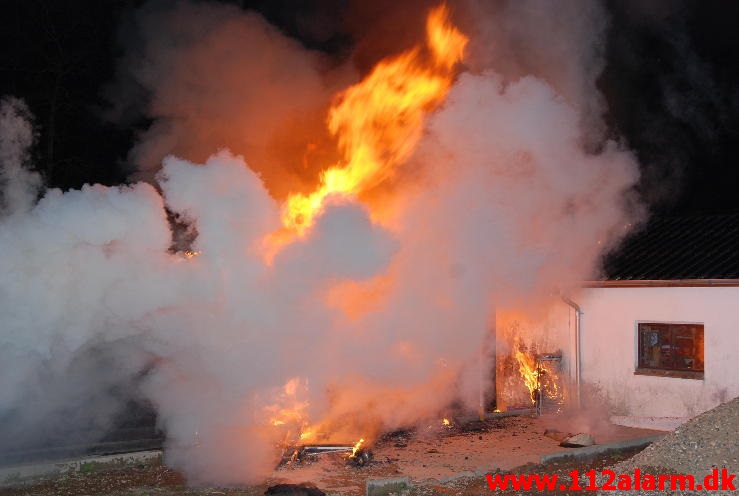 Brand i Sommerhus. Lerbæk Møllevej ved Vejle. 07/05-2013. Kl. 23:21.