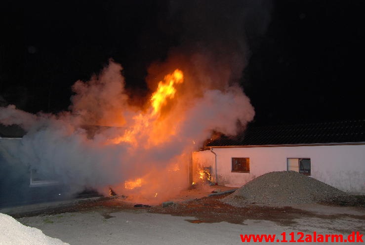 Brand i Sommerhus. Lerbæk Møllevej ved Vejle. 07/05-2013. Kl. 23:21.