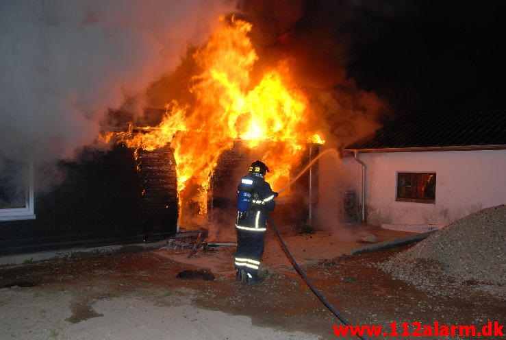 Brand i Sommerhus. Lerbæk Møllevej ved Vejle. 07/05-2013. Kl. 23:21.