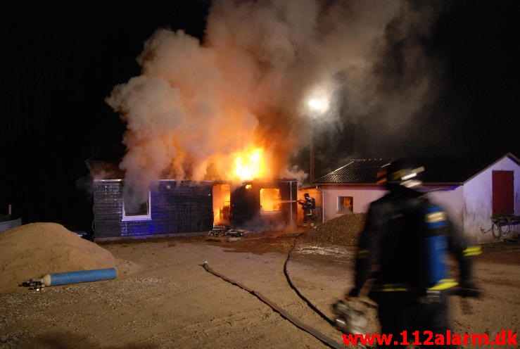 Brand i Sommerhus. Lerbæk Møllevej ved Vejle. 07/05-2013. Kl. 23:21.