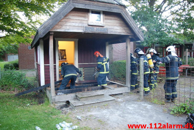 Brand i institution . Tiufkærvej 3 B. Smidstrup skole. 10/07-2013. Kl. 21:25.