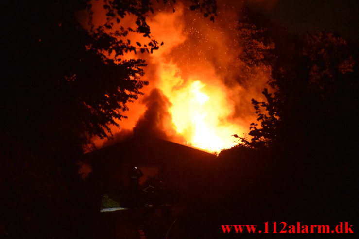 Brand i Villa. Vindingvej i Vinding. 15/09-2022. KL. 21:01.