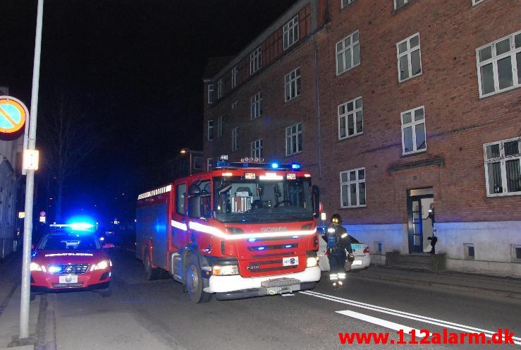 Brand i Etageejendom. Vardevej 23 i Vejle. 19/04-2013. Kl. 23:16.