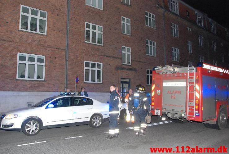 Brand i Etageejendom. Vardevej 23 i Vejle. 19/04-2013. Kl. 23:16.