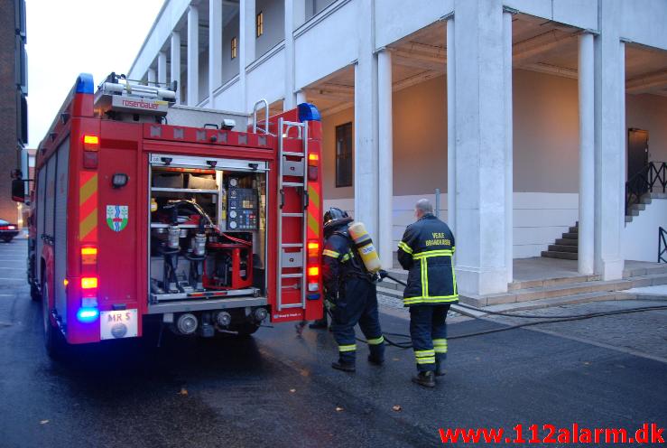 Melding lød på brand Etageejendom. Torvehallerne i Vejle. 26/10-2013. Kl. 08:18.