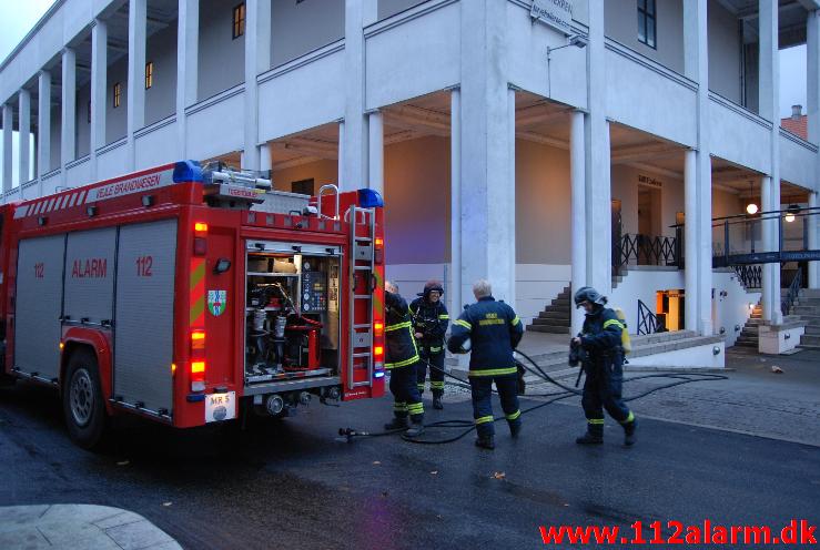 Melding lød på brand Etageejendom. Torvehallerne i Vejle. 26/10-2013. Kl. 08:18.