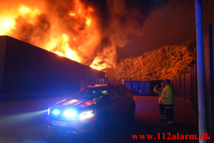 Kæmpe brand i Bilka. Solkilde Alle 2 i Vejle. 30/10-2022. Kl. 01:53.