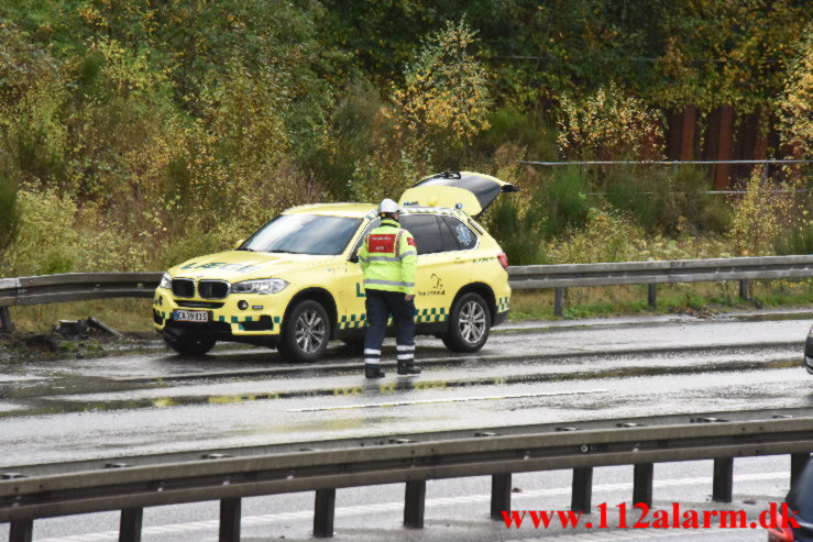 Lastbil og personbil ramte hinanden. Østjyske Motorvej ved Vejle. 02/11-2022. KL. 9:39.