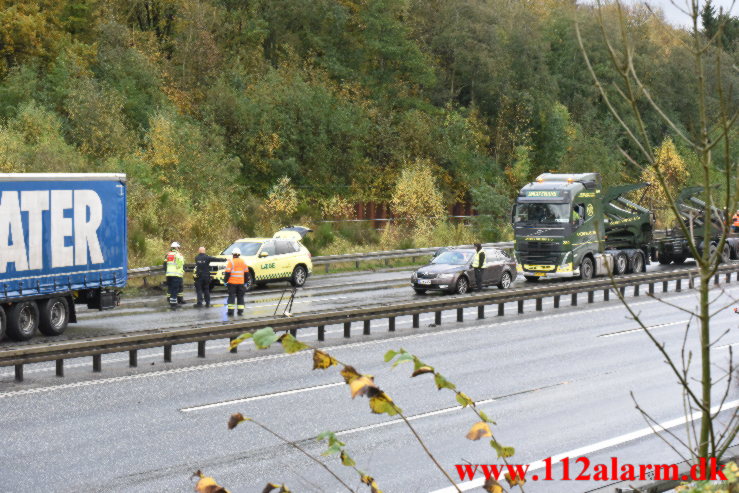 Lastbil og personbil ramte hinanden. Østjyske Motorvej ved Vejle. 02/11-2022. KL. 9:39.