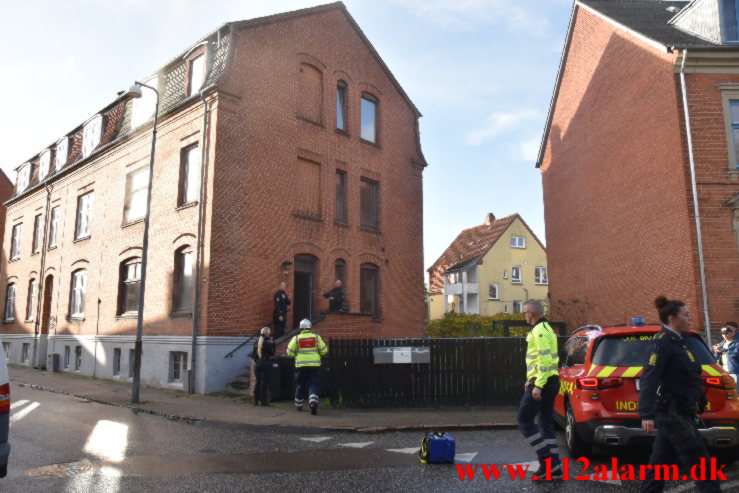 Blev reddet ud fra 1. sal. Aagade 66 i Vejle. 02/11-2022. Kl. 13:39.