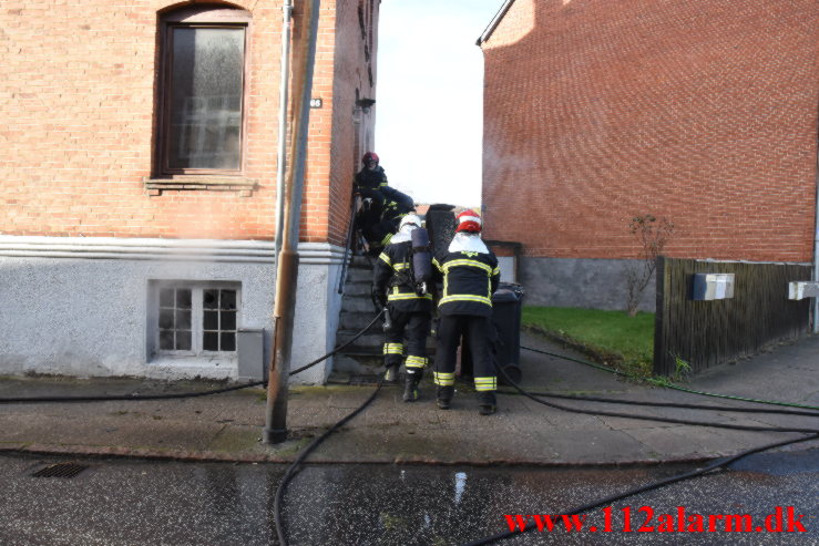 Blev reddet ud fra 1. sal. Aagade 66 i Vejle. 02/11-2022. Kl. 13:39.