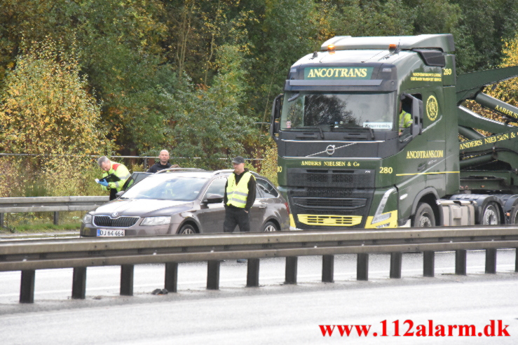 Lastbil og personbil ramte hinanden. Østjyske Motorvej ved Vejle. 02/11-2022. KL. 9:39.