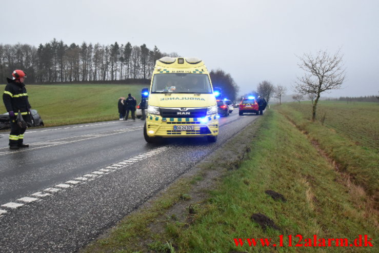 Lastbil og personbil kørt frontalt sammen. Ballevej ved Bredsten. 23/11-2022. KL. 09:53.