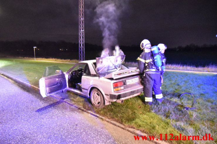 Der gik ild i bilen. Horsensvej i Vejle Ø. 06/12-2022. KL. 20:42.