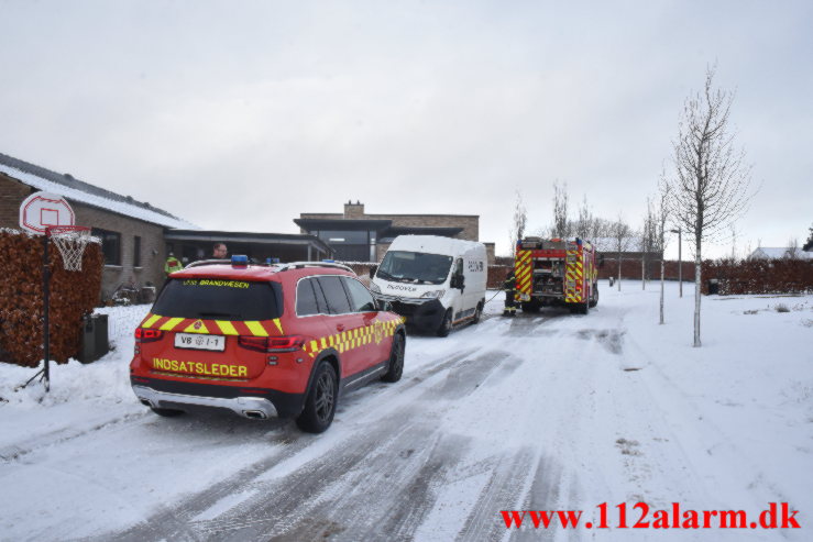 Ild i villa. Tirsbæk Søvej i Vejle Øst. 14/12-2022. KL. 10:54.