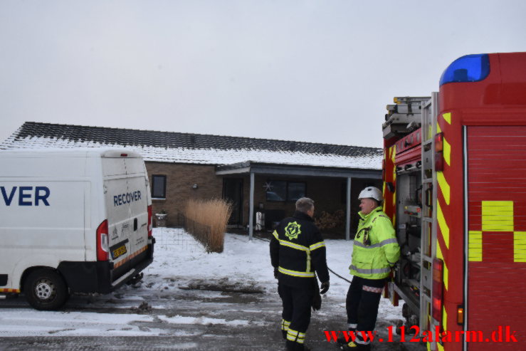 Ild i villa. Tirsbæk Søvej i Vejle Øst. 14/12-2022. KL. 10:54.