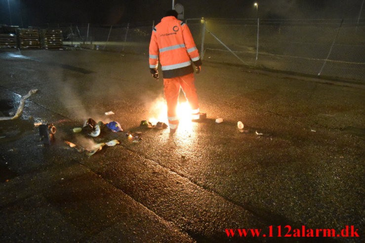 Ild i en press container. Vejle Genbrugsplads. 20/12-2022. Kl. 17:58.