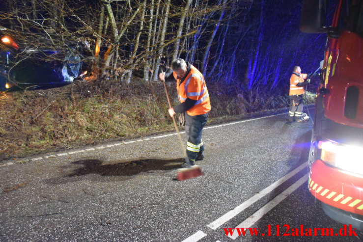 Havnede inde mellem nogle træer. Jellingvej ved Vejle. 27/12-2022. KL. 06:49.