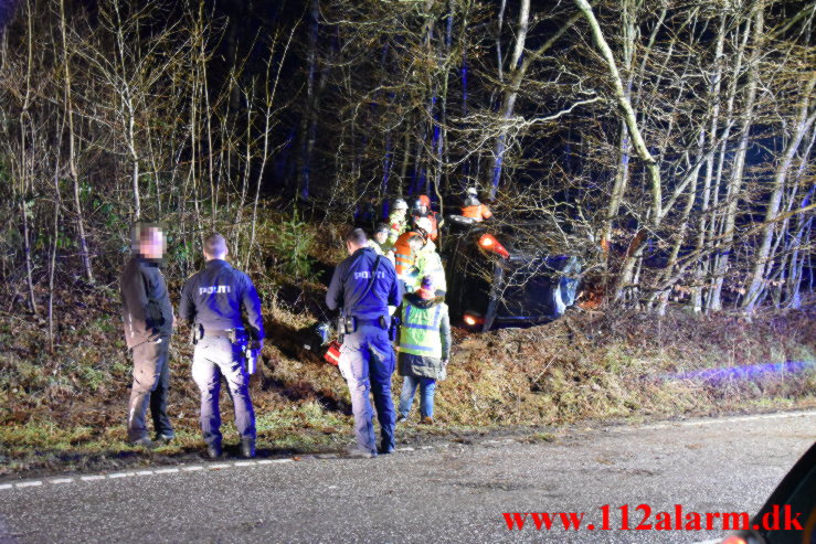 Havnede inde mellem nogle træer. Jellingvej ved Vejle. 27/12-2022. KL. 06:49.