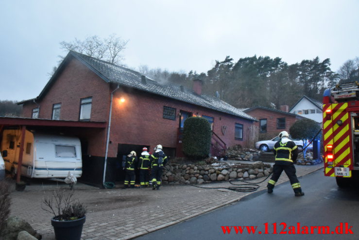 Ild i Villa. Skrædderbakken i Vejle. 18/01-2023. Kl. 16:19.