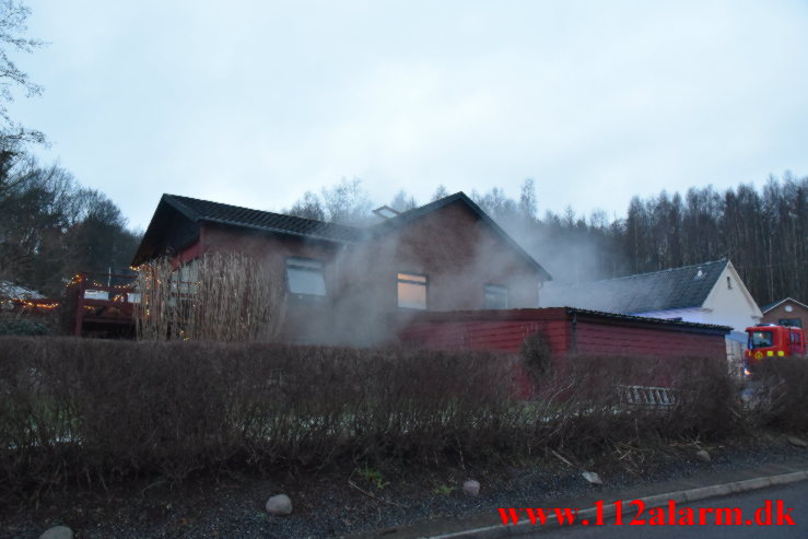 Ild i Villa. Skrædderbakken i Vejle. 18/01-2023. Kl. 16:19.