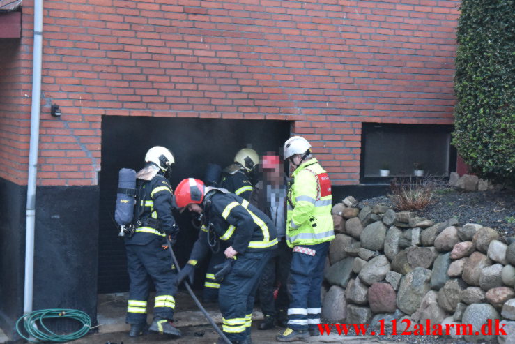 Ild i Villa. Skrædderbakken i Vejle. 18/01-2023. Kl. 16:19.