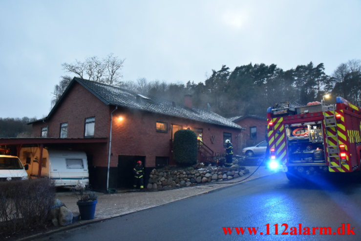 Ild i Villa. Skrædderbakken i Vejle. 18/01-2023. Kl. 16:19.