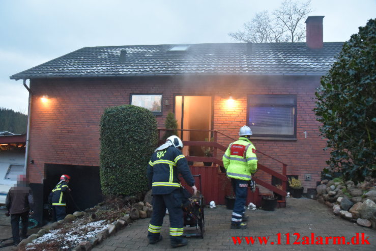 Ild i Villa. Skrædderbakken i Vejle. 18/01-2023. Kl. 16:19.