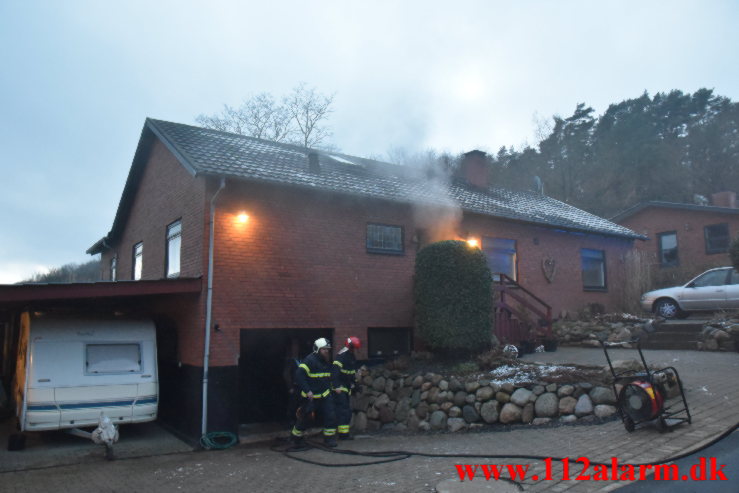 Ild i Villa. Skrædderbakken i Vejle. 18/01-2023. Kl. 16:19.