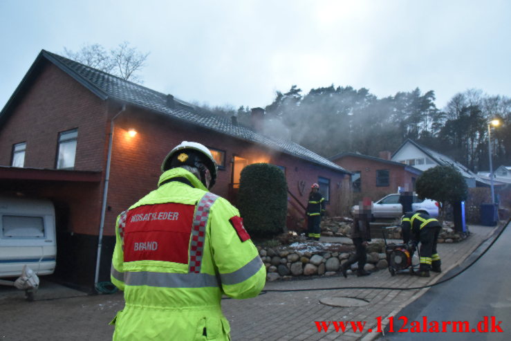 Ild i Villa. Skrædderbakken i Vejle. 18/01-2023. Kl. 16:19.