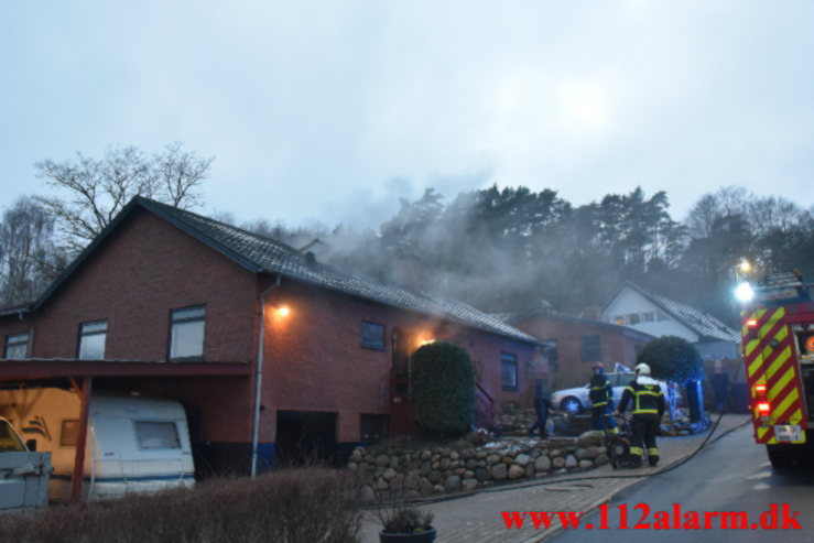 Ild i Villa. Skrædderbakken i Vejle. 18/01-2023. Kl. 16:19.