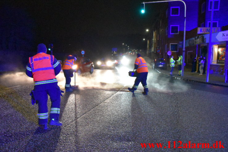 To biler kørte sammen i krydset. Østerbrogade i Vejle. 21/01-2023. KL. 19:39.