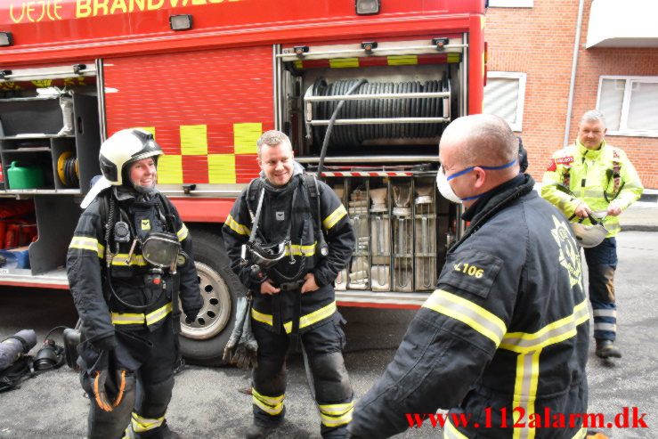 Røgdykkerne hjalp ældre mand ud. Nyboesgade 82 i Vejle. 23/01-2023. KL. 10:18.