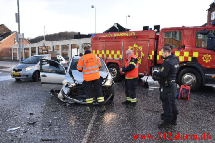 2 biler kørt sammen i krydset. Horsensvej i Vejle. 01/02-2023. KL. 11:05.