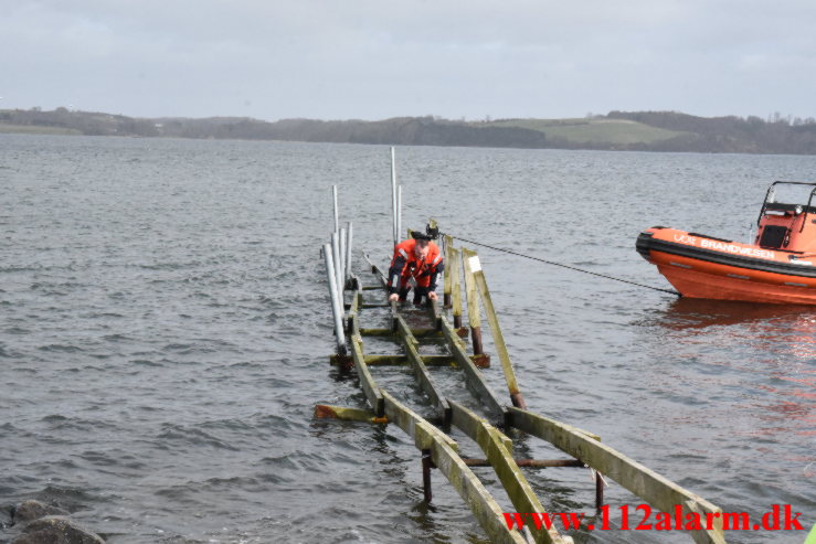 Redning - Drukneulykke Fjord. Holtser Hage ved Børkop. 21/02-2023. KL. 11:43.